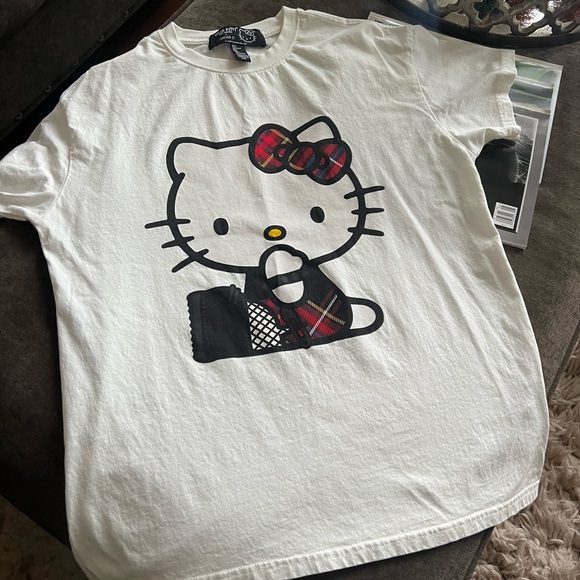 New Hello Kitty bomber size small.
Limited Addition. 
#Forever21🥰 - Picture 4 of 5